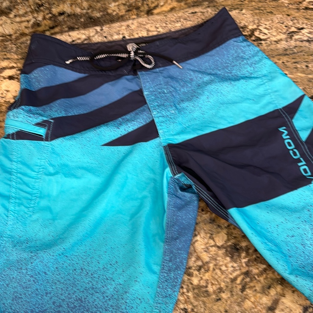 Men’s Volcom board short with tie closure.